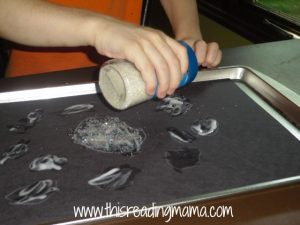 moon craft with glue and glitter (2)